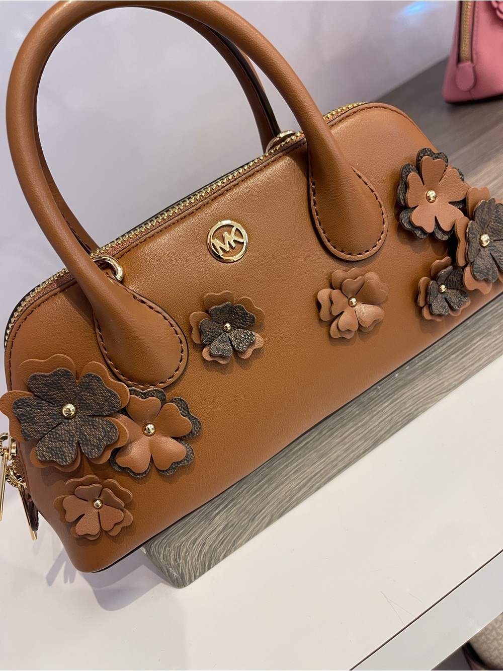 MICHAEL KORS Petra Sm Signature Logo Floral Embellished Crossbody
Luggage
NWT - Picture 3 of 15